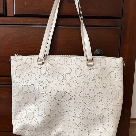 Coach Ivory Signature C Gallery Tote - Picture 2 of 14